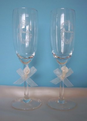 Bride and Groom Ivory Calla Lily Toasting Champagne/Wine Flute Glasses - Wedding