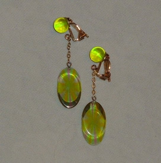 Vintage Earrings - Lucite Dangles in Green - Ultra Mod!