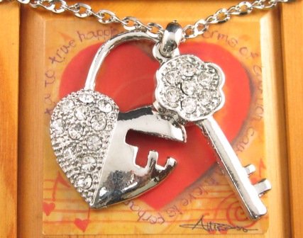 SN103 Elegant Crystal Heart Key Silver Pendant Necklace Best Gift Idea