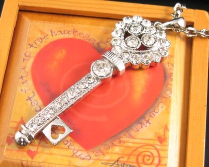 SN122 Elegant Crystal Silver Heart Key Pendant Necklace Best Gift Idea