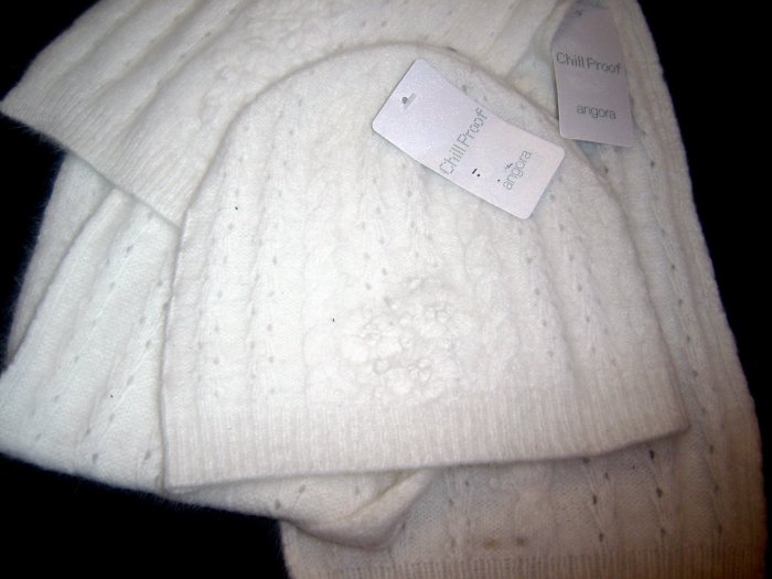 NWT Womens Chill Proof Angora Hat, Scarve Set Ivory GORGEOUS!!