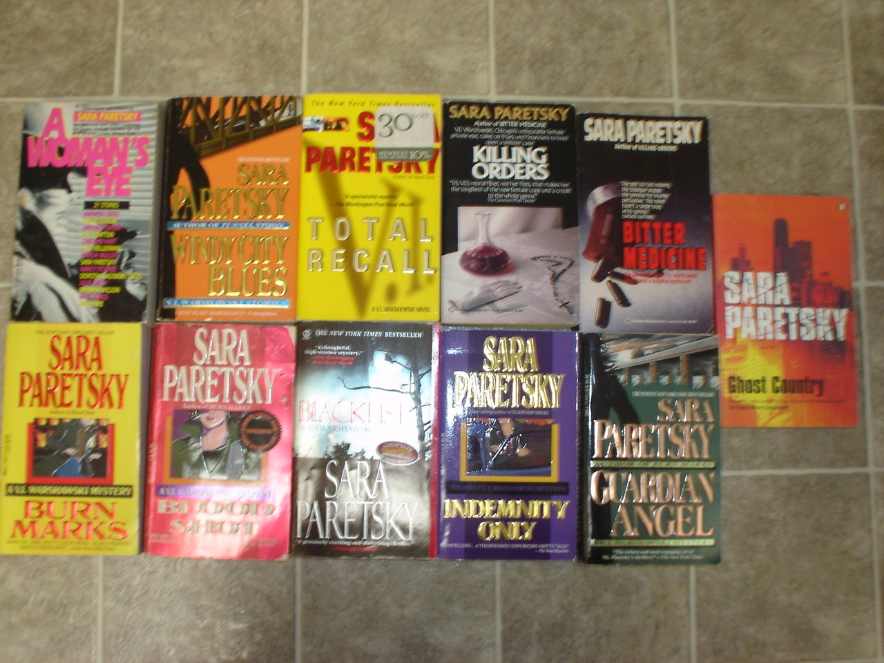 Sara Paretsky lot of 11 pb mystery novels books V.I. Warshawski