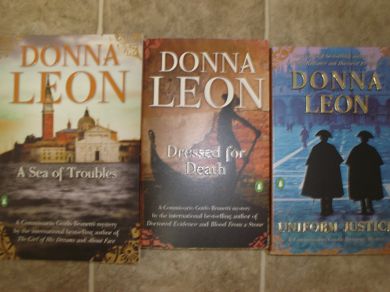 Donna Leon lot of 4 pb mystery novels books Venice Guido Brunetti Italy