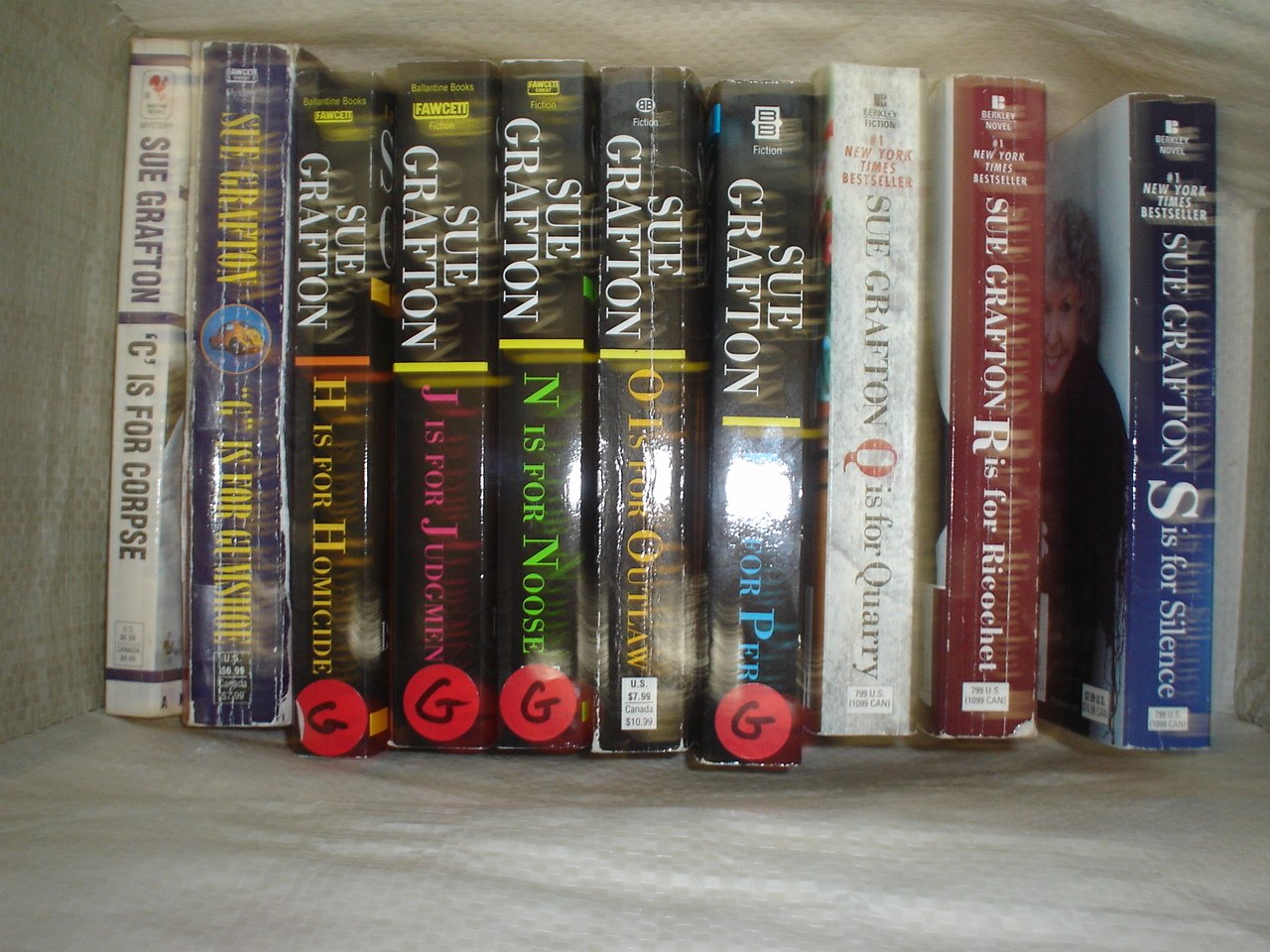 Sue Grafton lot of 10 pb mystery novels books Kinsey Millhone