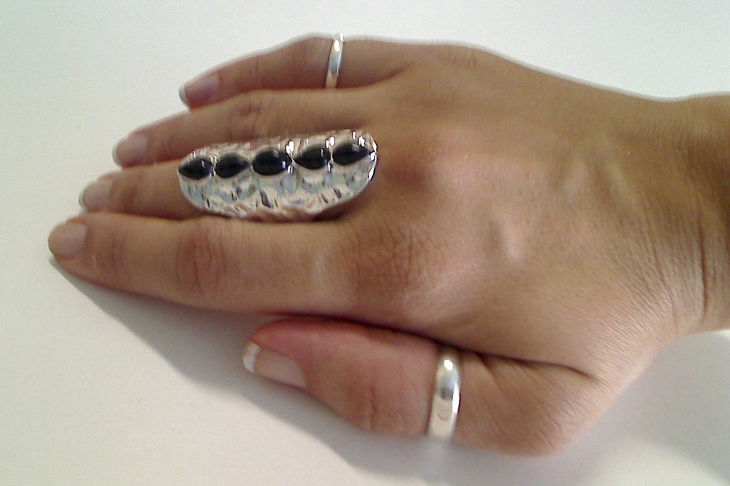 SILVER KNUCKLE 5 BLACK STONE RING SIZES 8 AND 9