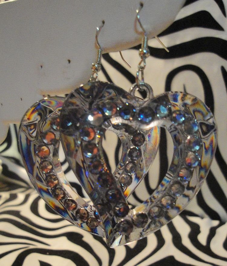 Gray Heart Cuout With Rhinestone Earrings