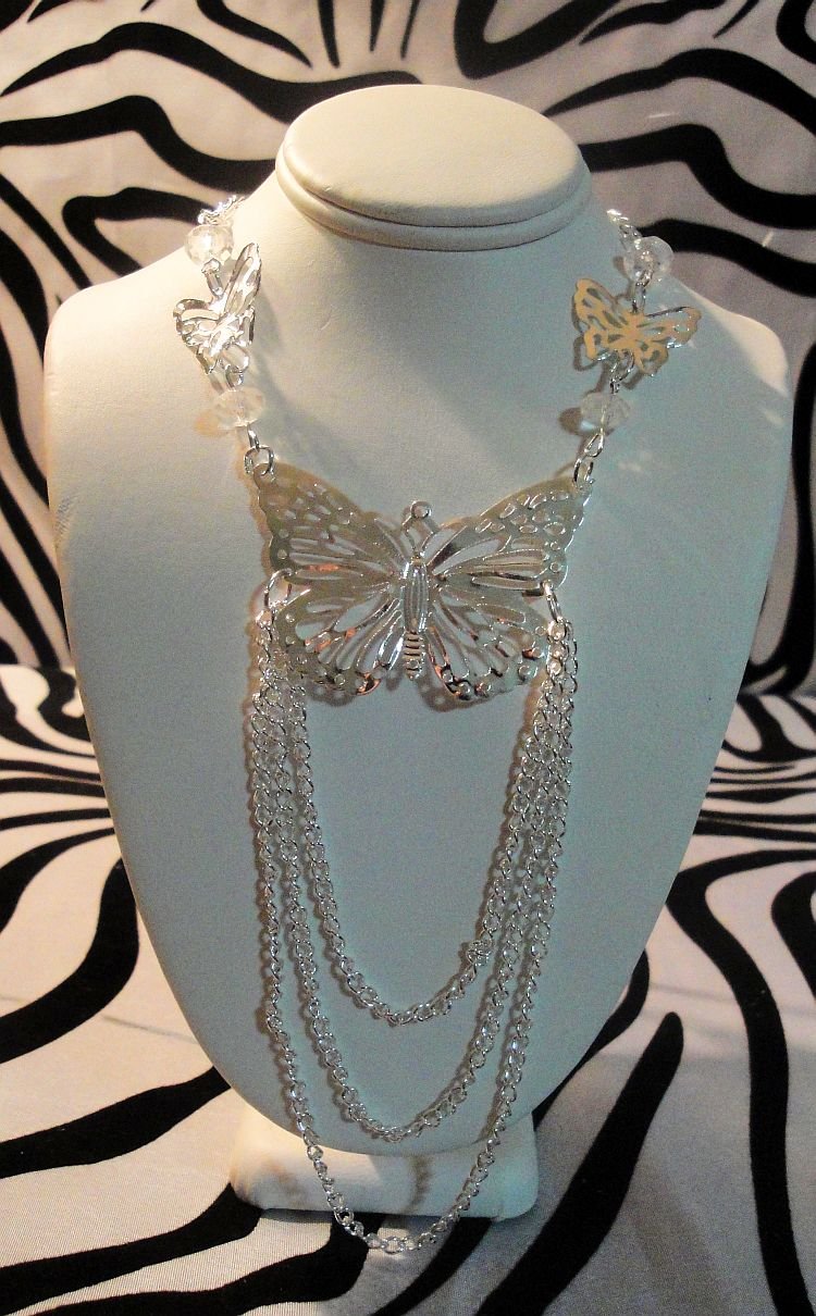 Butterfly Lace Necklace With Stud Earrings
