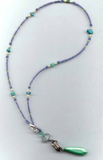 inv - Fashion jewelry - Blue necklace with pendant by Lucine - front closure - NEW