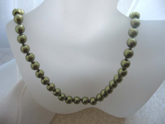 Green hand knotted pearl necklace - wholesale price - free sh/h