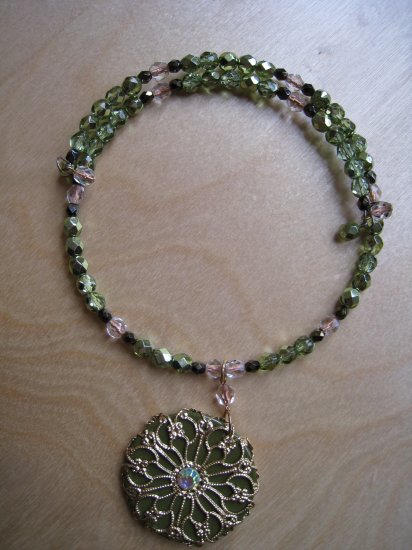 Green chocker with pendant - memory wire OOAK - FREE sh/h