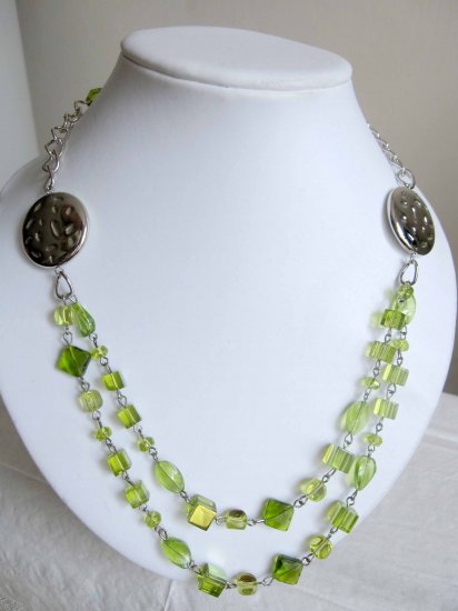 on sale: Fashion necklace green linked double row limited edition - NEW