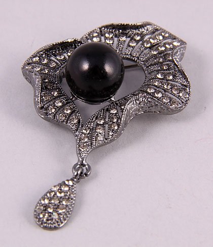 Flower pin/brooch with crystals black pearl new