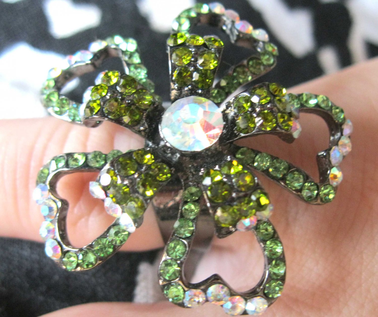 Trendy green flower with crystals adjustable fashion ring - 2200r