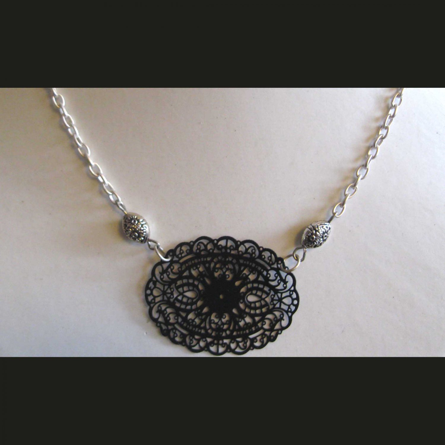 Black lasercut center trendy fashion necklace
