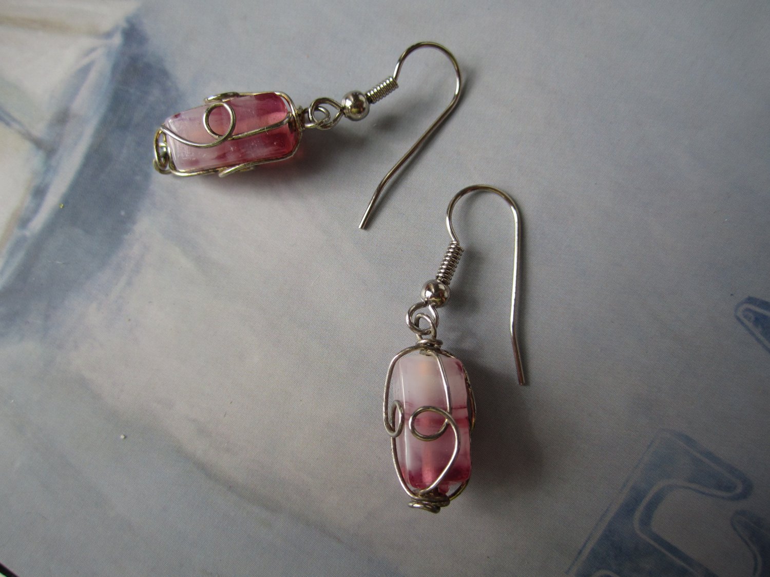 Wirework pink glass ombre fashion drop earrings