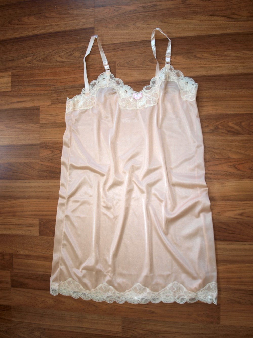 NWT CLASSIC SHEER NYLON FULL SLIP SKIRT,LACE DETAIL WHITE COLOR,WOMENS