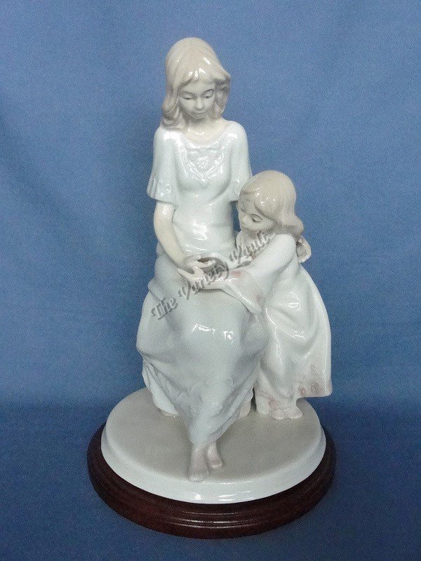 Figurine Mother & Daughter Reading Paul Sebastian Fine Porcelain âOnce Upon A Timeâ