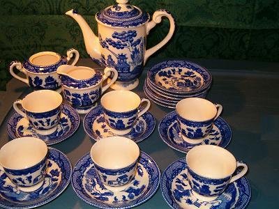 VINTAGE BLUE WILLOW CHINA 21 PIECE TEA SET-serving for 6