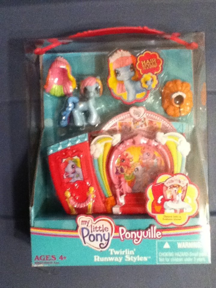 Ponyville Twirlin' Runway Styles