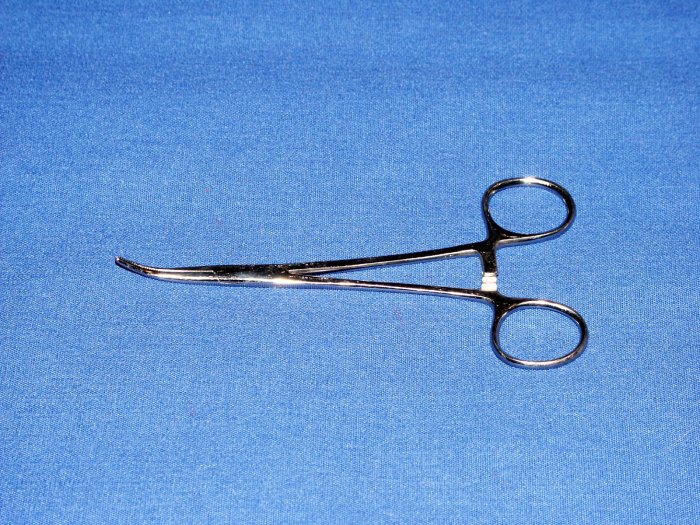 5130 Hemostat Kelly Curved - 5 1/2"