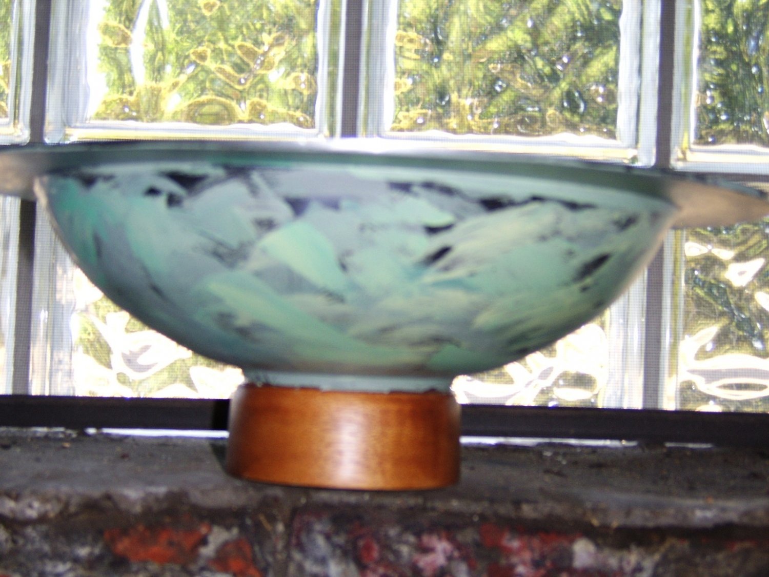 LIGHT GREEN HANDPAINTED METAL BOWL ON WOODEN STAND