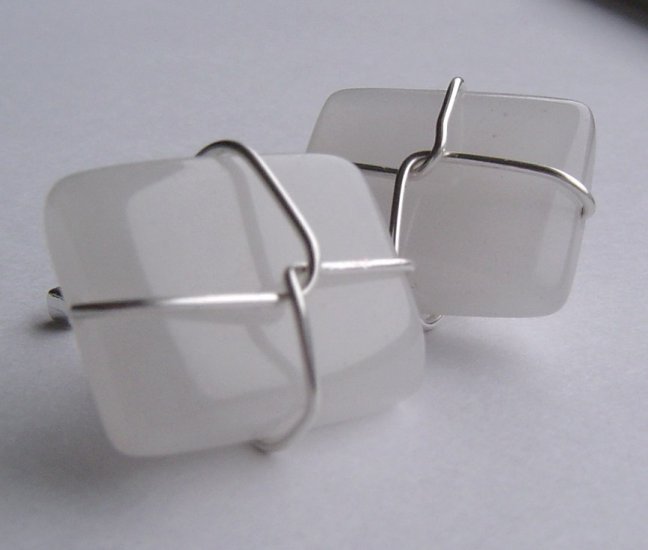 white quartz wired cufflinks