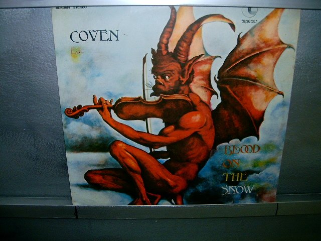 COVEN blood on the snow LP 197? ROCK MUITO RARO VINIL