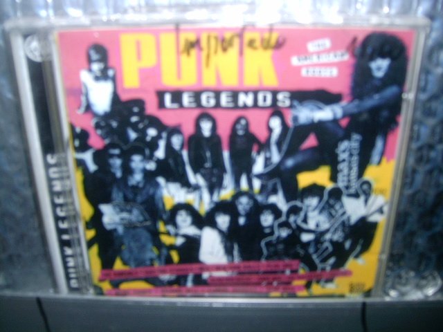PUNK LEGENDS the american roots CD 19? PUNK ROCK
