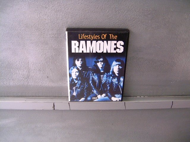 RAMONES lifestyles of the ramones DVD ? PUNK ROCK
