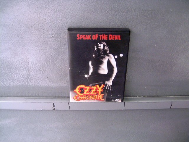 OZZY OSBOURNE speak of the devil DVD ? HEAVY METAL