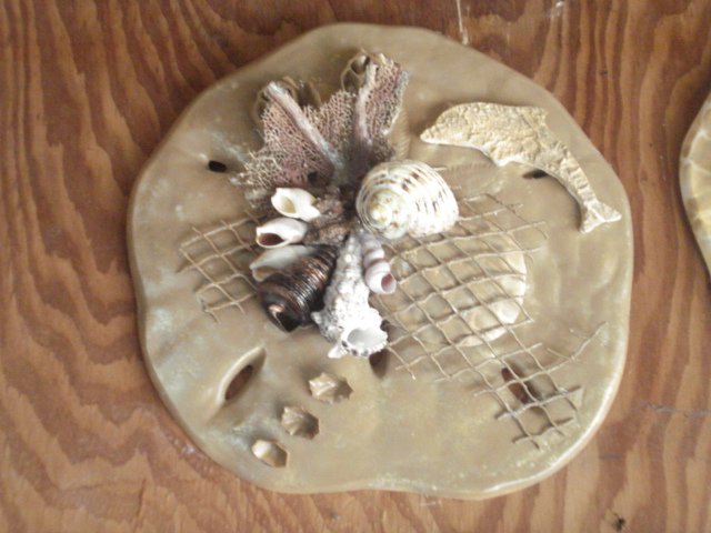 Sand Dollar Wall Plaque Tan w/ Dolphin Accent