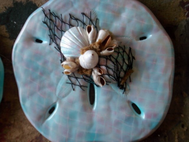 Sand Dollar Plaque Blue w/light pink