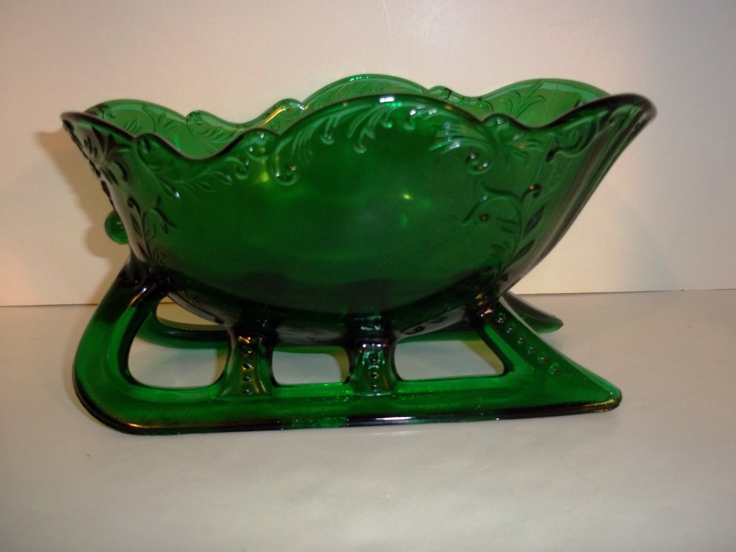 Mosser Glass 9" EMERALD GREEN VICTORIAN CHRISTMAS SANTA SLEIGH CANDY DISH BOWL