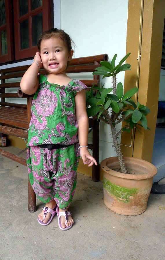 Funky colourful toddler childrens clothing. 2 to 3 years. Adjustable size. Green 2 piece set.