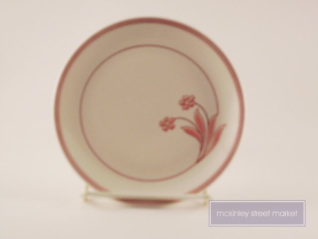 OLD WHITE WITH DK RED/MAUVE BUFFALO 0190S SAUCER 5-1/2 INCHES DIA