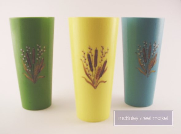 THREE 3 VINTAGE PLASTIC DRINKING TUMBLERS GLASSES CATTAILS
