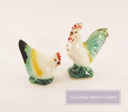OLD CHICKEN ROOSTER HEN SALT & PEPPER SHAKERS SET