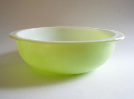 PYREX LIME GREEN HANDLED 2 QT. CASSEROLE DISH