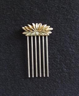 VINTAGE METAL HAIR COMB