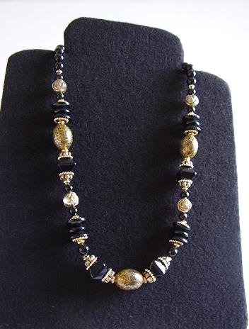 VINTAGE COSTUME NECKLACE BLACK AND BLACK/GOLD BEADS