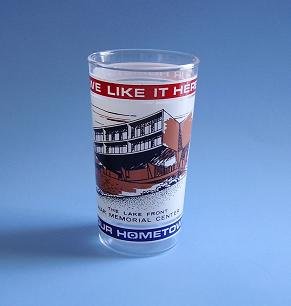 RARE MILWAUKEE COMMEMORATIVE GLASS LAKE FRONT WAR MEMORIAL CENTER "WE LIKE IT HERE" 70'S