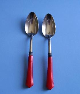 2 PIECES RED BAKELITE FLATWARE TEASPOONS
