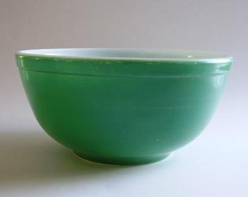 VINTAGE PYREX 403 A-18 GREEN BOWL 8-1/2" DIAMETER 2 QT.