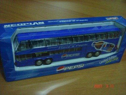 Neoplan Megaliner Pepsi 4 Axle Bus 1/64 hongwell