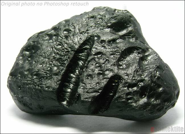 83.3g. FLAT TWO GROOVE RARE TYPE TEKTITE METEORITE #R02
