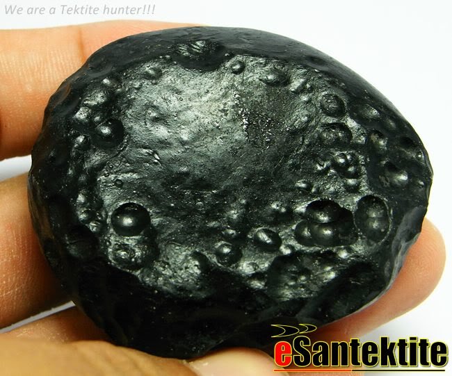 66.7g. THUNDER BLACK SPARK SKIN TEKTITE METEORITE #N65