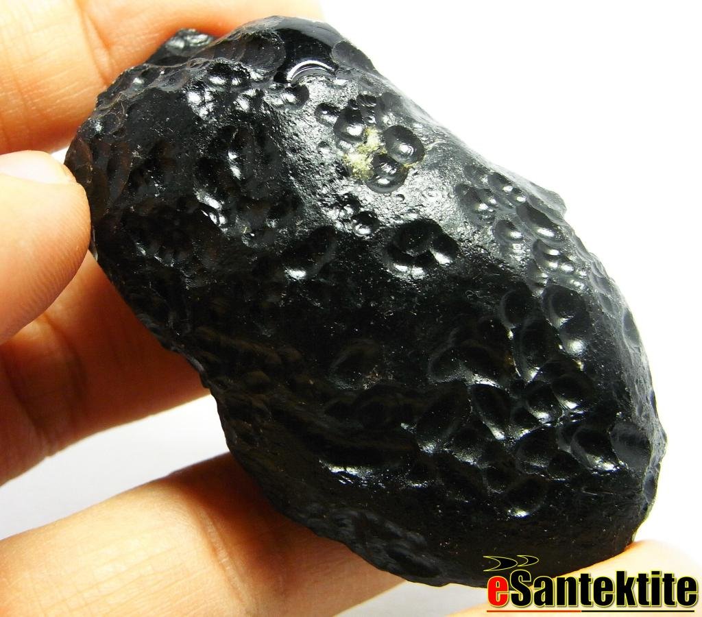 63.3 g. BUBBLE SKIN TEKTITE METEORITE Y17