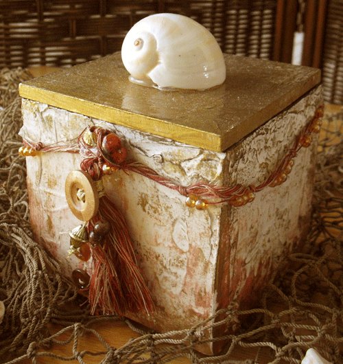hand-made shell crafted small jewelry box