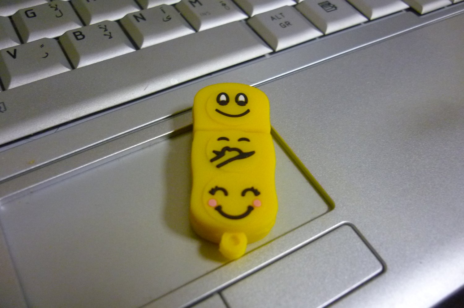 4GB CUTE YELLOW FACES Flash Memory Stick Thumb Drive
