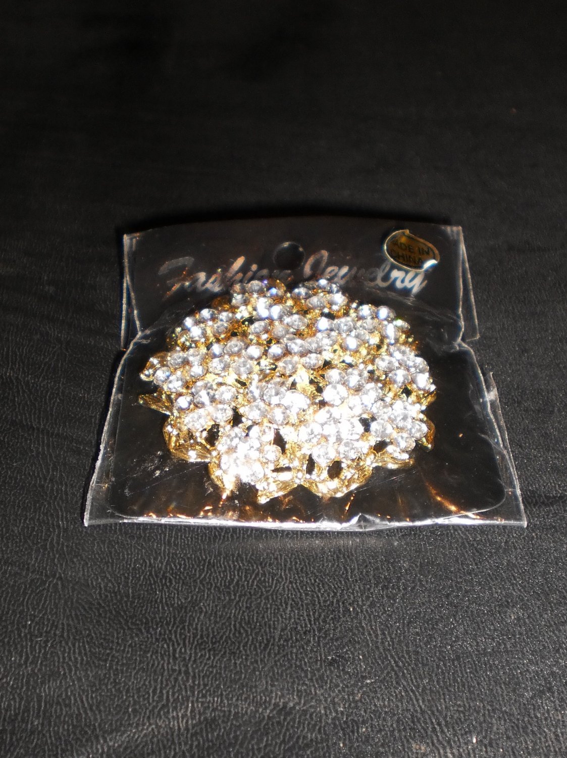 silver/gold pin/brooch